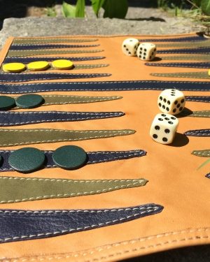Håndlavet backgammon i genanvendt skind fra BAKANO design